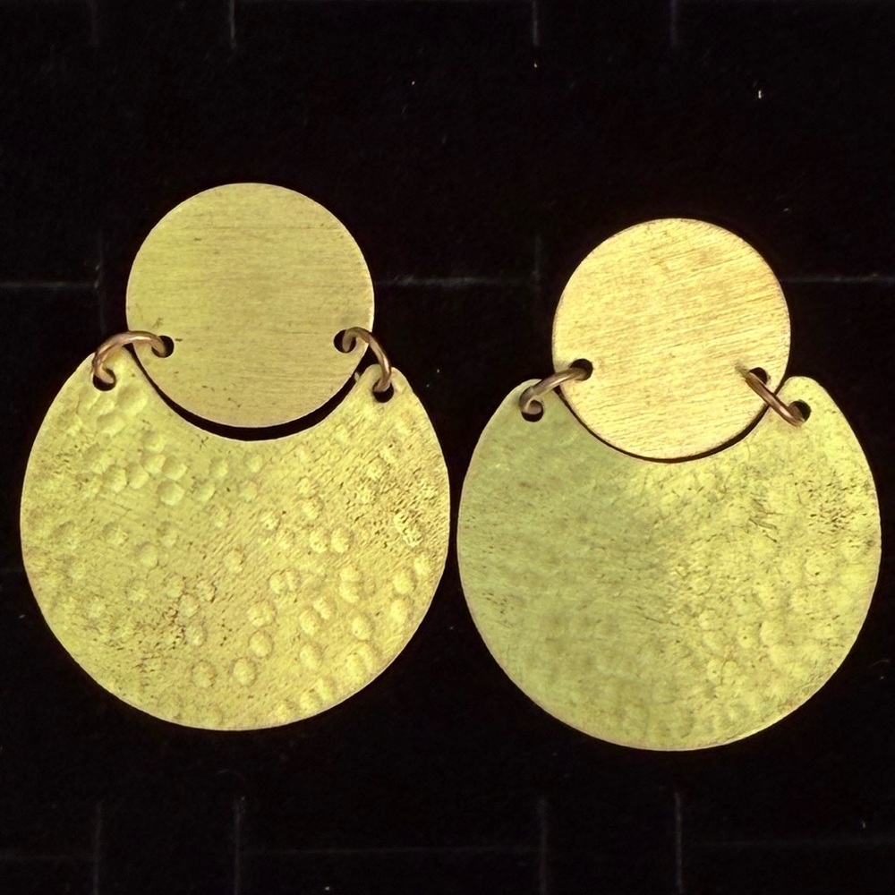 Vintage aged goldtone hammered brasstone modernist pierced earrings
